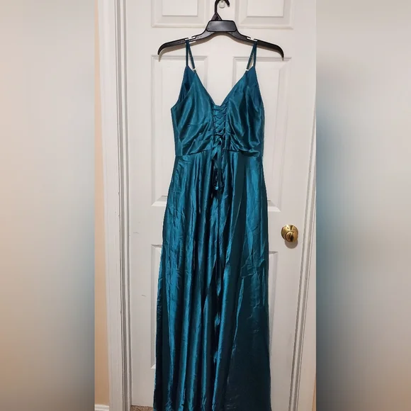 Elegant Teal Evening Gown - Picture 4 of 4